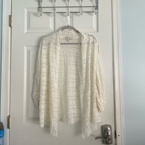 Carolyn Taylor Woman’s white cardigan size M